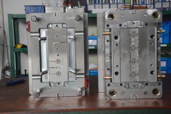 精密模具制造中為什么要用到隔熱板？