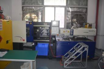 我們常說的臥式注塑機與立式注塑之間有什么區(qū)別呢？