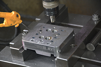 深孔鉆模具加工中如果鉆頭偏離會產(chǎn)生什么樣的影響？