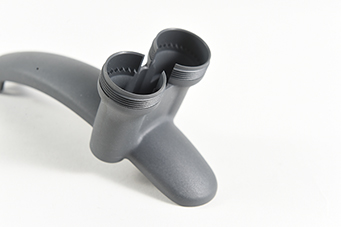 塑膠模具注塑加工選擇注塑機時應(yīng)該注意什么呢？