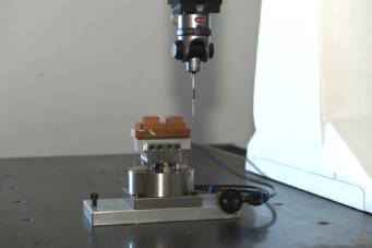 精密注塑模具加工設(shè)備的基本要求有哪些？