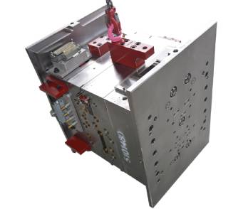 精密模具定制我是認(rèn)真的，都說(shuō)我們是打鐵的，但其實(shí)我僅僅是一個(gè)普通的人。