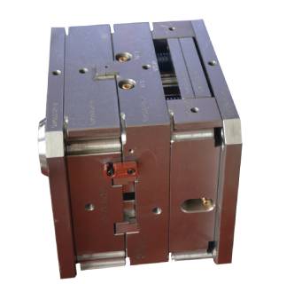 什么因素決定了薄壁注塑模具加工零件精度？