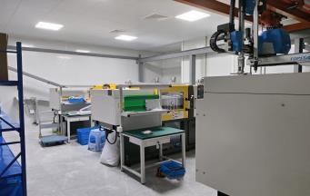 注塑成型的零件容易混入污染物嗎？