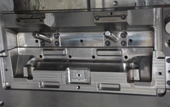 塑膠模具廠怎樣提高生產(chǎn)效率與質(zhì)量？