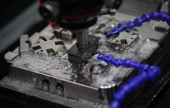 如何處理注塑模具成型產(chǎn)生的塑性變形？