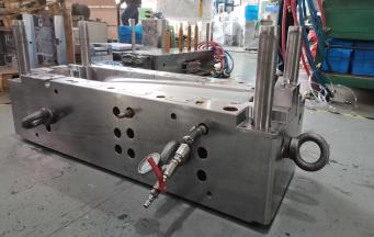 塑膠模具滑動(dòng)怎么辦？簡單幾招，輕松解決！